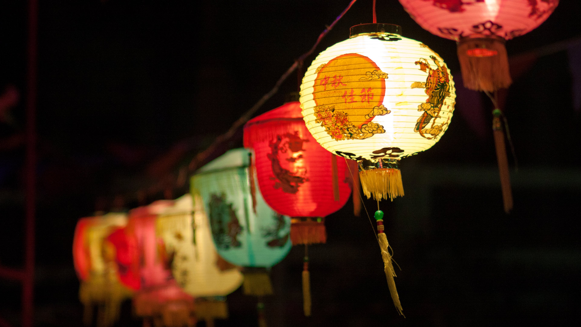 【中秋快乐】 ( © shutterstock )