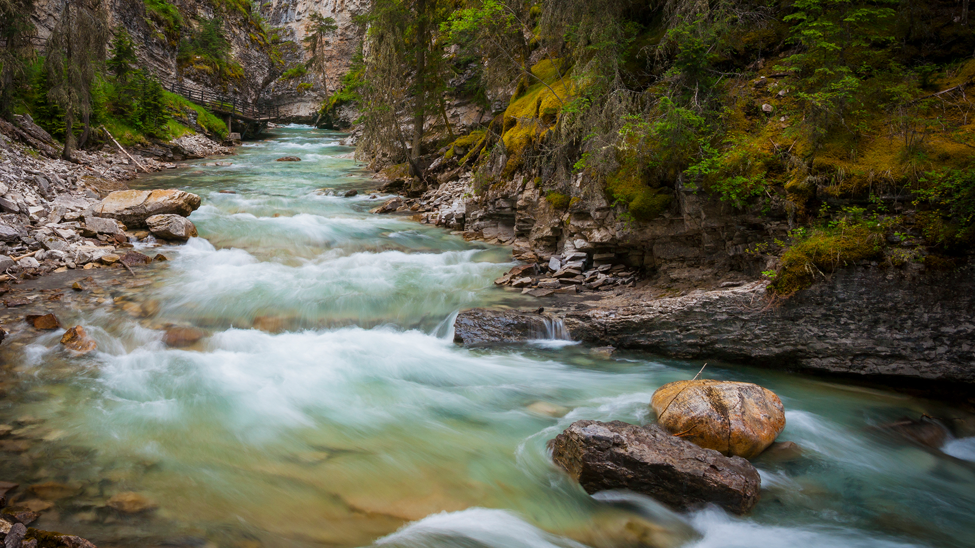 约翰斯顿峡谷,加拿大班夫国家公园 (© Jason Hatfield/TANDEM Stills + Motion)